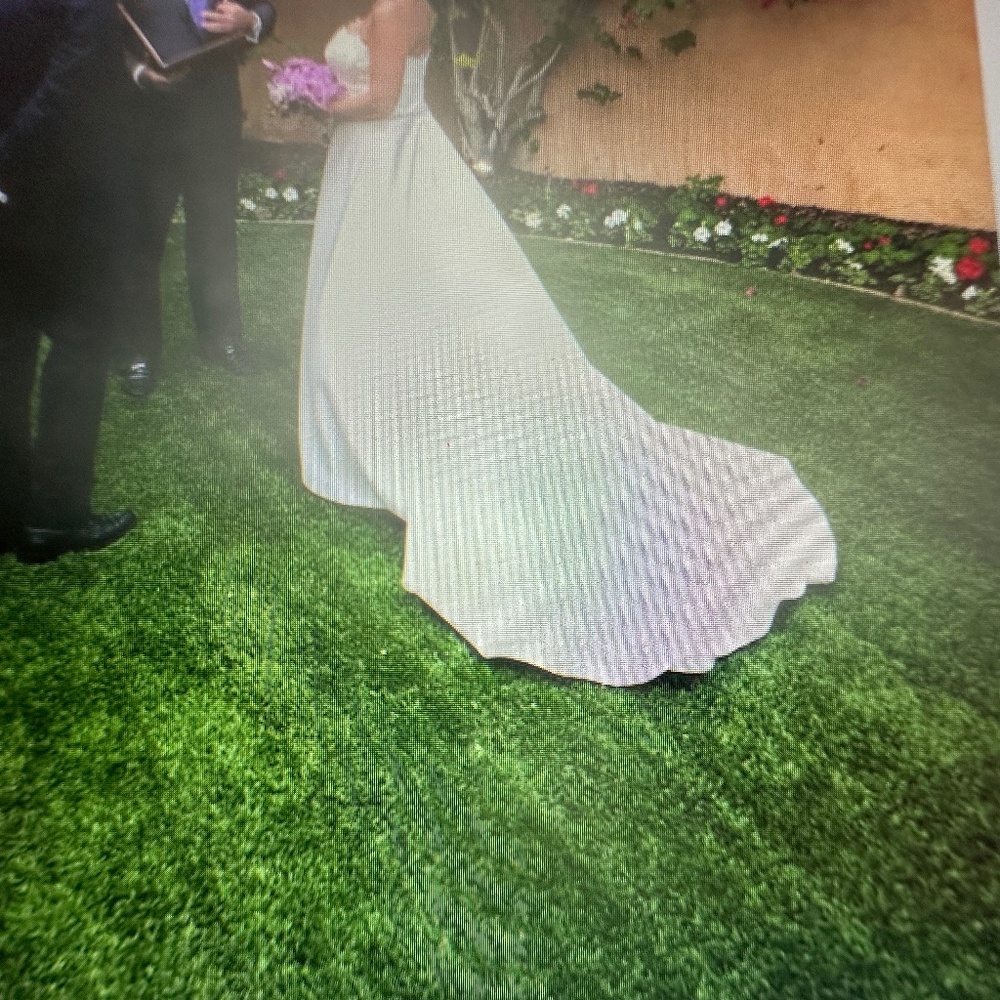 Wedding Dress by ENZOANI - Picture 2 of 16